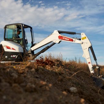 Iznajmljivanje Mini bager guseničar Bobcat E32 sa produženom rukom i priključcima, čekić, svrdlo, tarup, LEDSecurity d.o.o. Lazarevac
