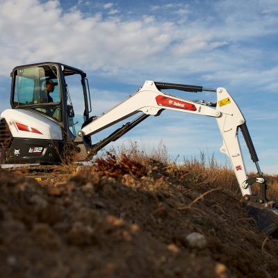 Iznajmljivanje Mini bager guseničar Bobcat E32 sa produženom rukom i priključcima, čekić, svrdlo, tarup, LEDSecurity d.o.o. Lazarevac